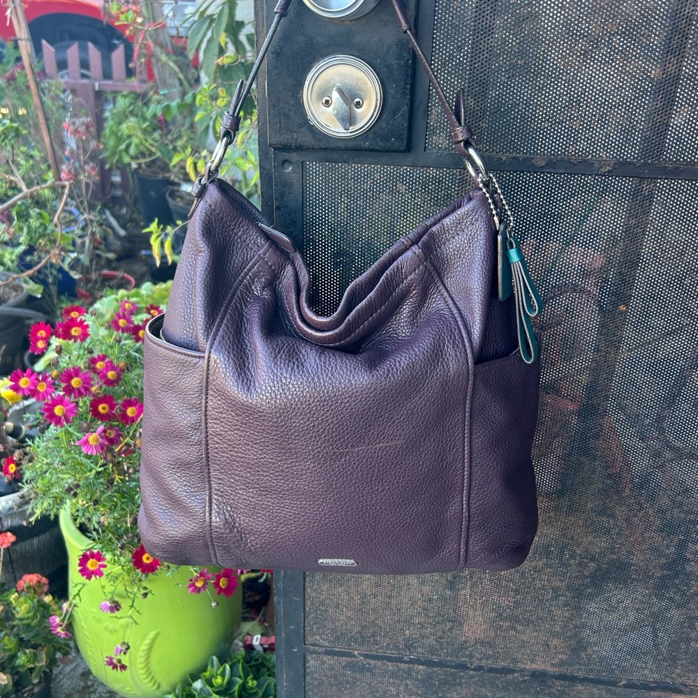 Gorgeous Vintage Coach Park North South hobo bag in dark plum pebbled leather